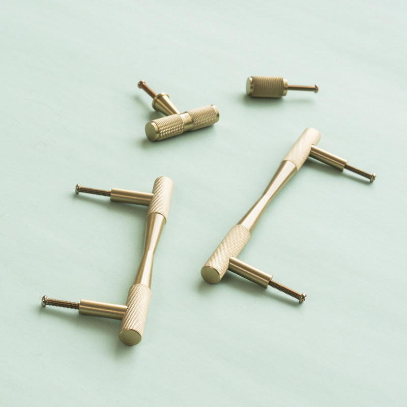 北欧風高級真鍮製ローレットノブとハンドル、モダンゴールドワー - Furniture Hardware Gold のレビューと価格