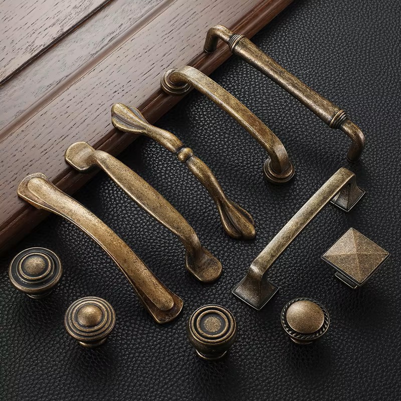 アンティークブロンズ製ワードローブドアハンドル、ヴィンテージ - Vintage Furniture Hardware Pulls のレビューと価格